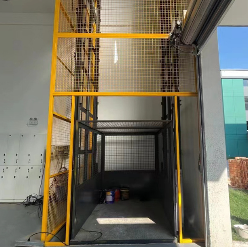 湖南导轨式升降机助力物流园破解运输难题